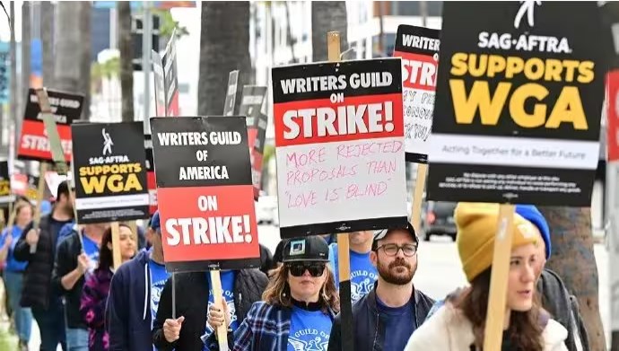 好莱坞彻底停摆！演员工会宣布罢工：支持编剧与资本抗争到底