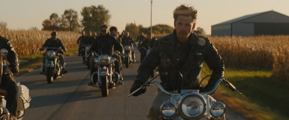 汤姆·哈迪《摩托车手》定档明年六月上映